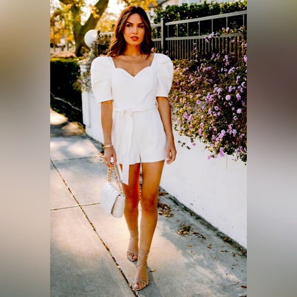 Vici Pants - NWT VICI SUSIE DENIM PUFF SLEEVE ROMPER - WHITE |Size Medium LAST ONE!!